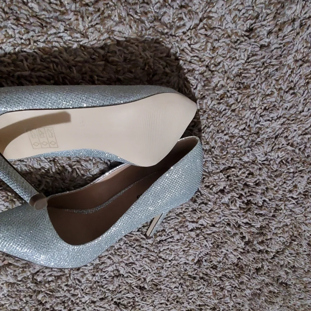 Heels - Picture 3 of 4